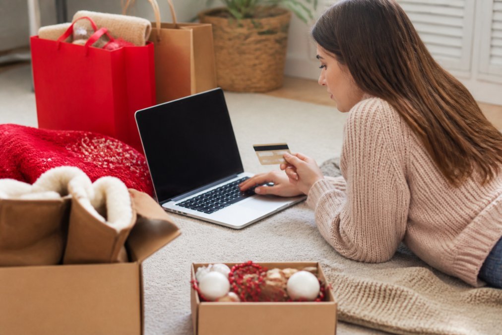 Tips for Buying Seasonal Items Online: A 2026 Guide - Bargain Warriors LLC