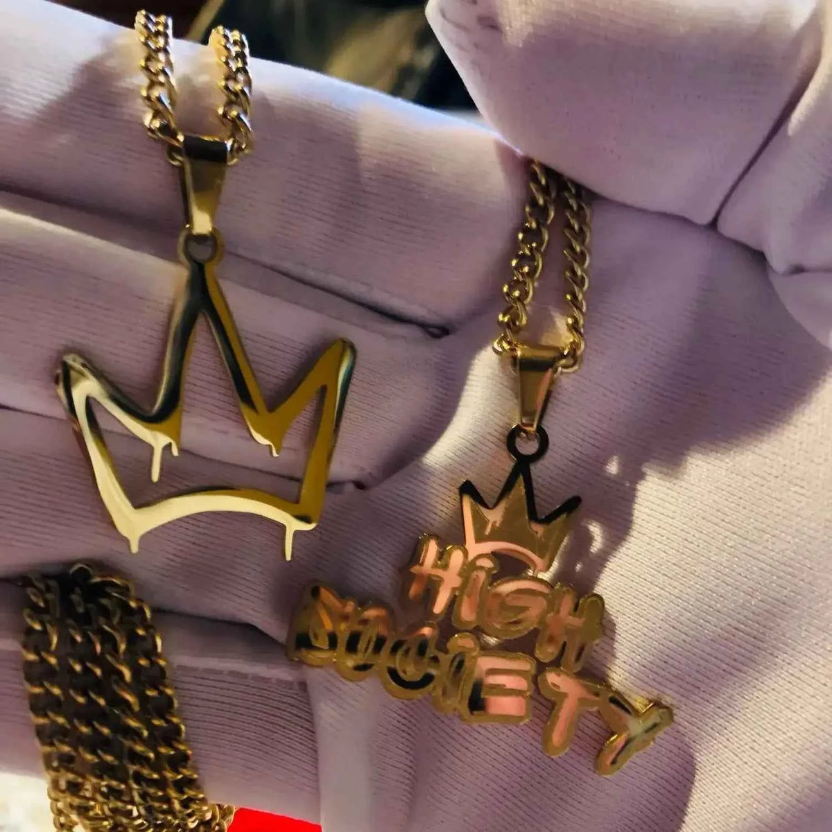 Custom Engraved Logo Necklaces: Your Unique Signature Style